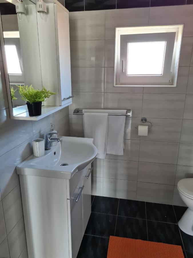 Apartments Dorotea Novalja Ngoại thất bức ảnh