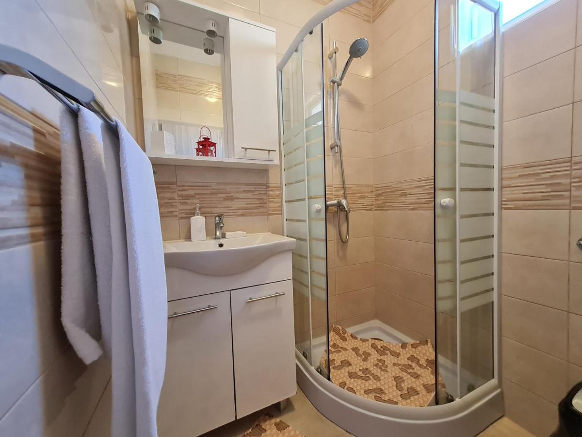 Apartments Dorotea Novalja Ngoại thất bức ảnh
