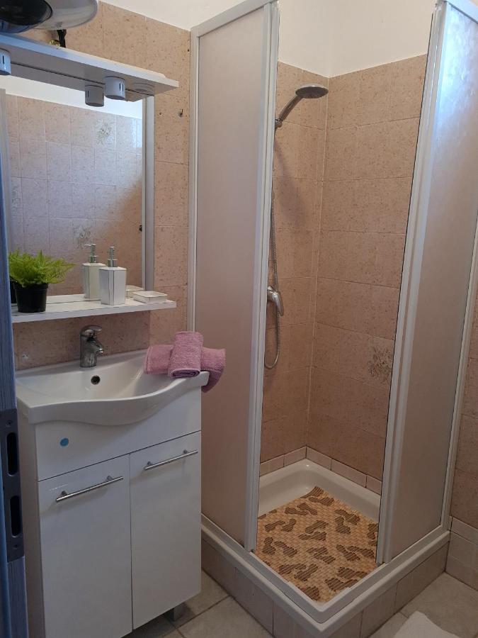 Apartments Dorotea Novalja Ngoại thất bức ảnh