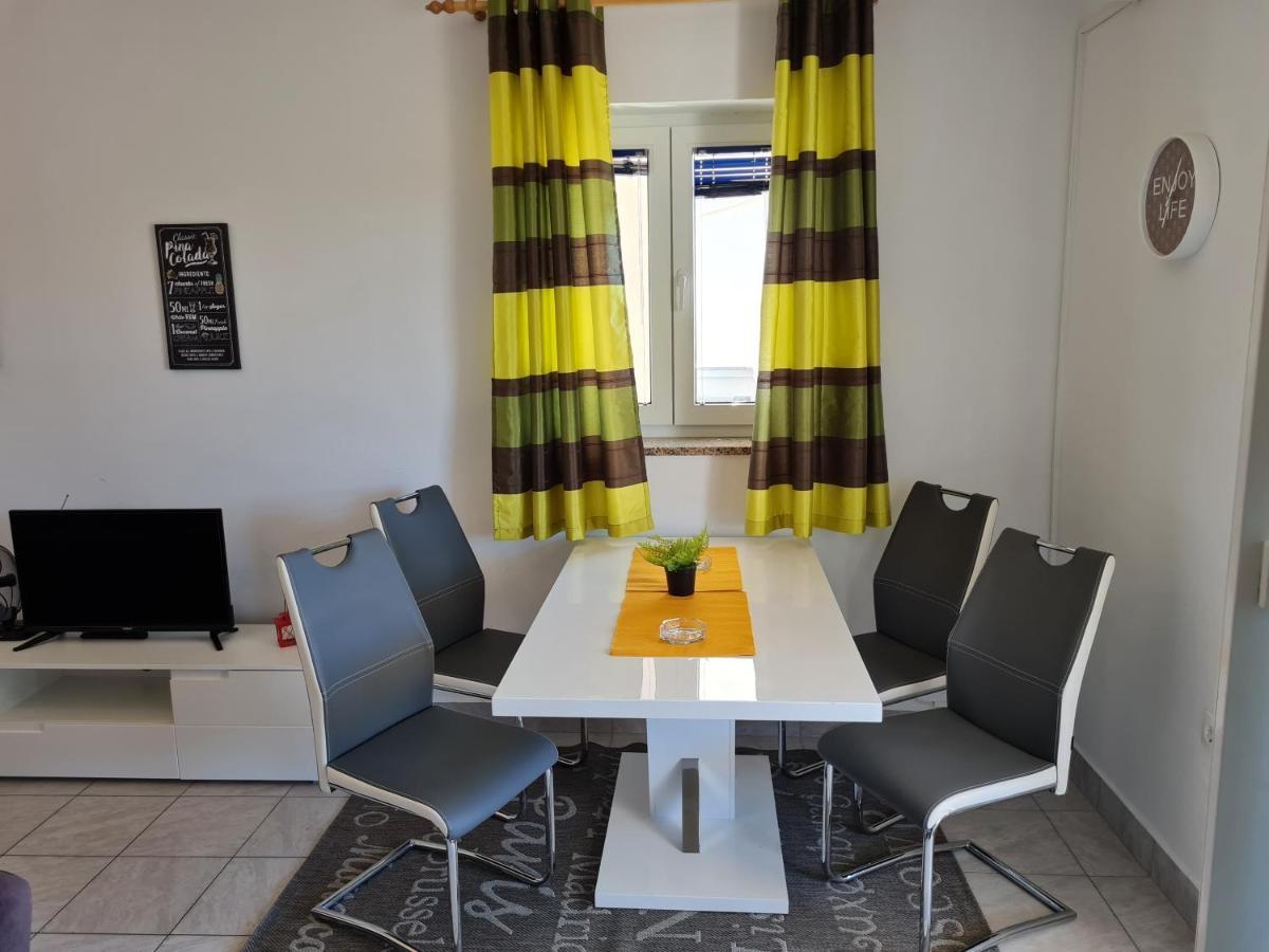 Apartments Dorotea Novalja Ngoại thất bức ảnh