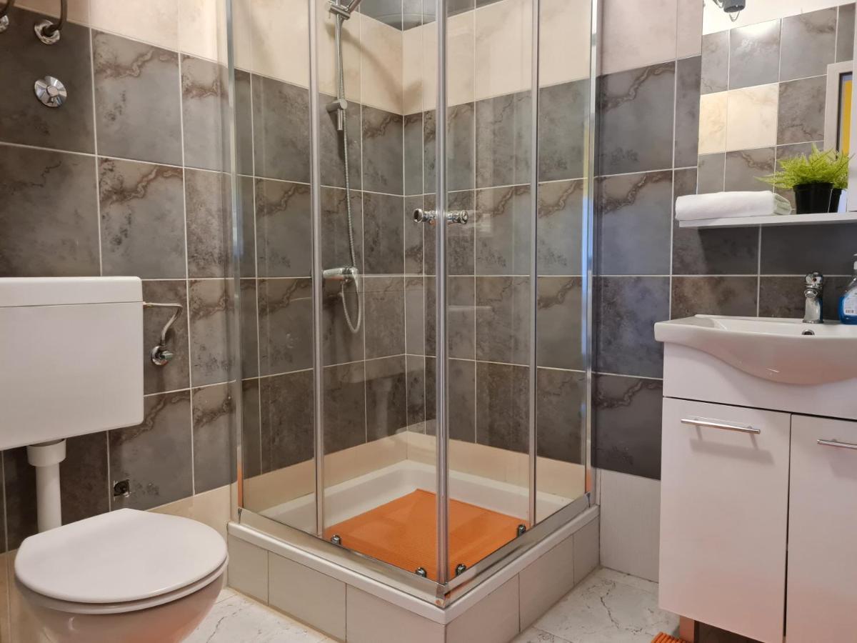 Apartments Dorotea Novalja Ngoại thất bức ảnh