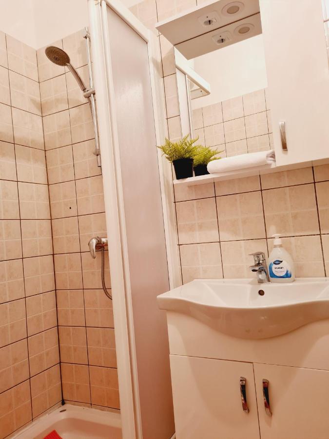 Apartments Dorotea Novalja Ngoại thất bức ảnh